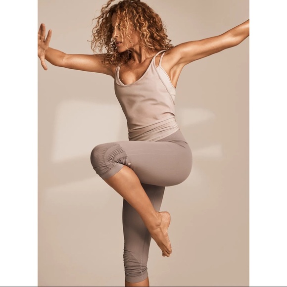 Rare Lululemon Awakening Crop Taryn Toomey Size 4 - Picture 5 of 11